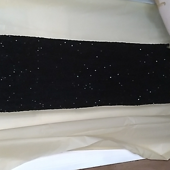 EVENING DRESS DAZZLING BEADING AND SEQUIN BACKLESS KEYHOLE OPENING IN FRONT - Picture 10 of 12